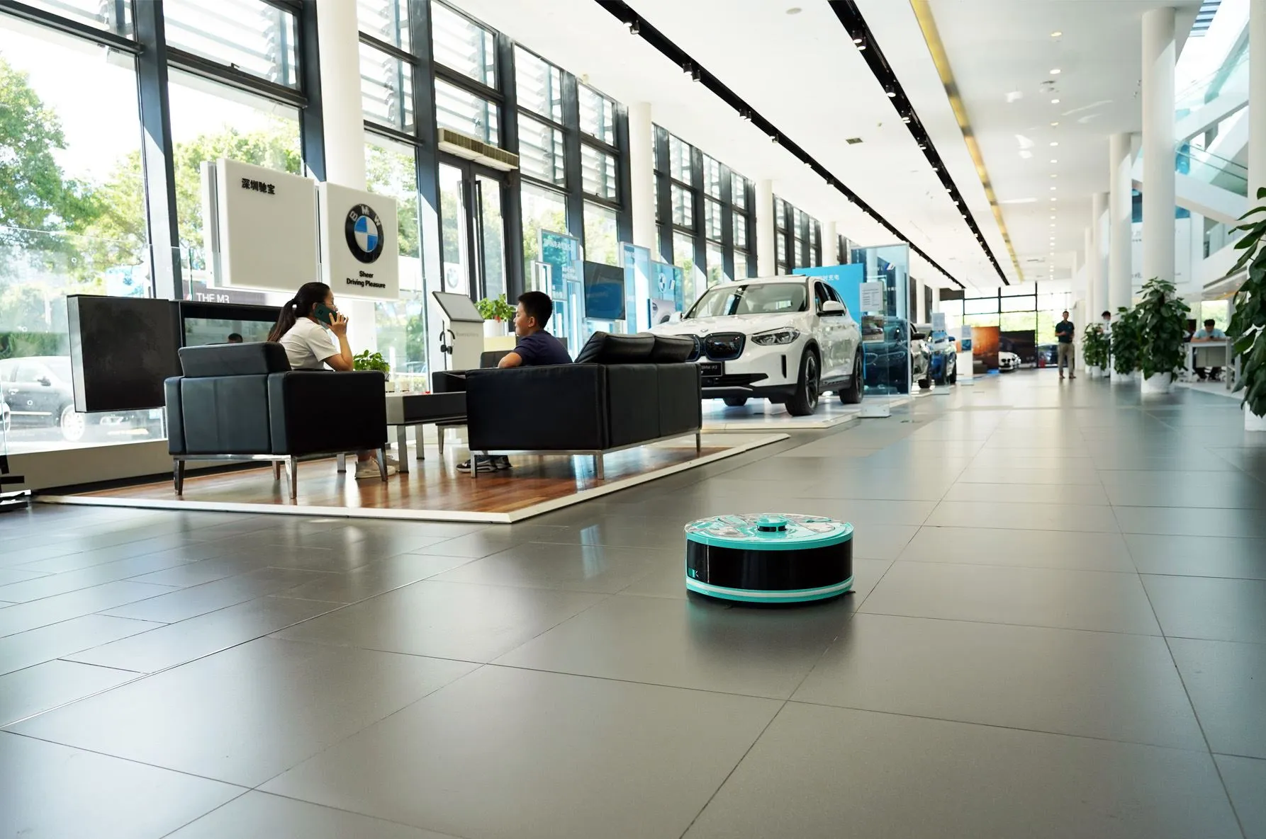 Робот -очищувач равликів у магазині 5S